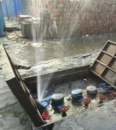 自來(lái)水保溫未使用橡塑產(chǎn)品水管爆裂